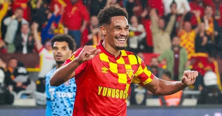 Göztepe, Emersonn u Toulouse a sattı