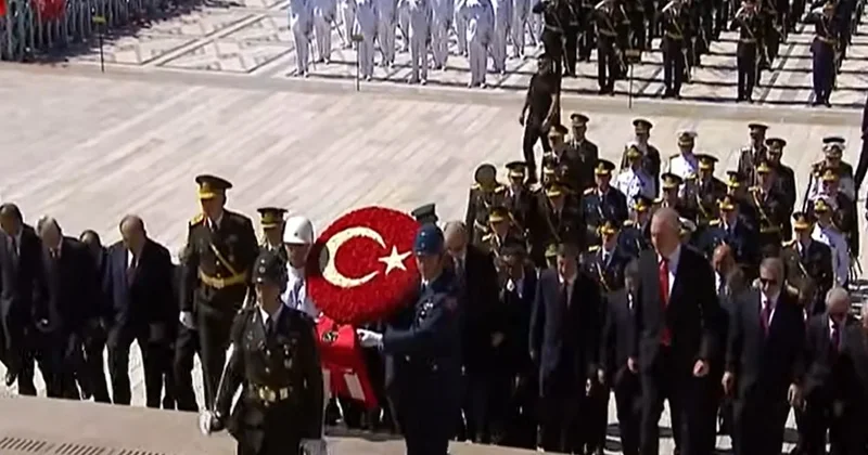 Anıtkabir de bu yıl da Erdoğan sloganları yükseldi Sözcü Gazetesi