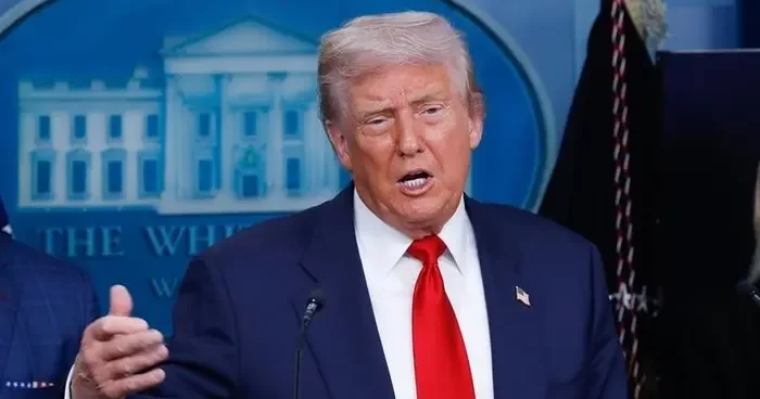 Sosyal medyanın konuştuğu iddia! Dünya Trump ı konuşuyor: Ortada yok... Elindeki morluk dikkat çekmişti