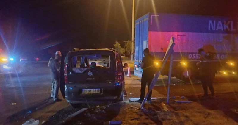 Manisa da kamyonla hafif ticari araç çarpıştı: 1 ölü, 8 yaralı