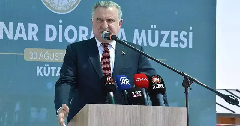 Bakan Bak: Geleceğe gençlerimizle yürüyeceğiz