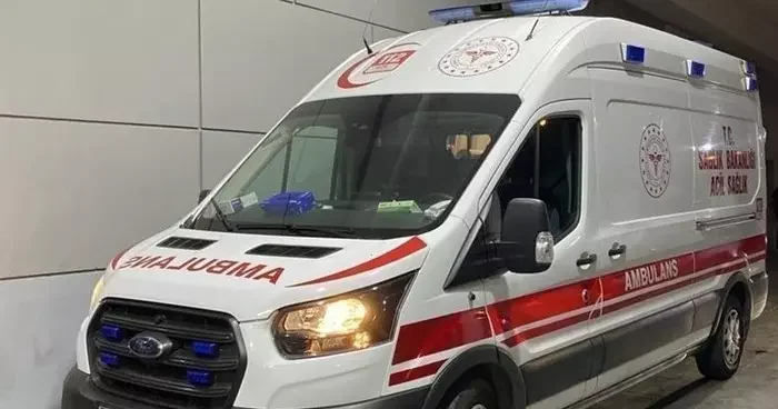 Traktörle geri manevra yaparken oğlunu ezdi