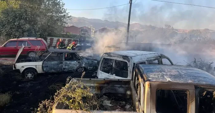 Yediemin deposunda yangın çıktı, 5 otomobil 30 motosiklet yandı