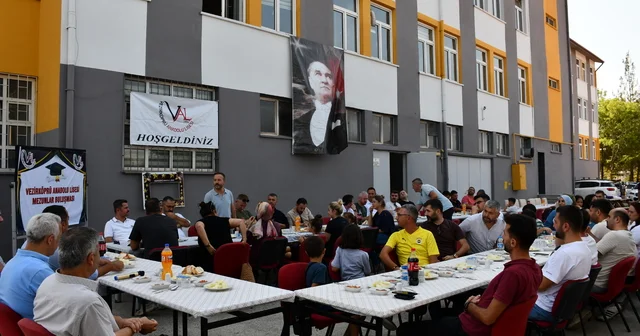 Vezirköprü Anadolu Lisesi mezunları pilav gününde buluştu Samsun Haberleri