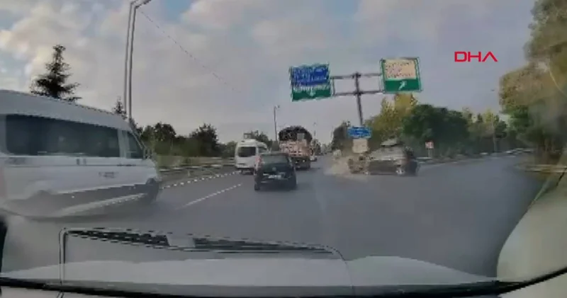 Otomobilin bariyerlere çarpma anı kamerada!
