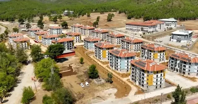 Bakan Kurum hak sahiplerinin TOKİ İlk Evim Projesi yle evlerine kavuştuğu anları paylaştı: Hedef 500 bin yeni konut VİDEO İZLE