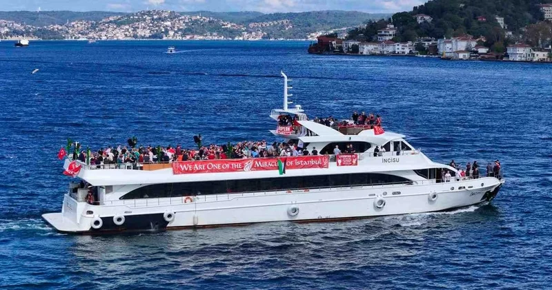 Liverpool taraftarı Galatasaray Adası nı selamladı