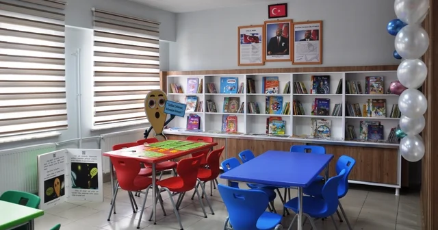 Kütahya da Türk Eczacıları Birliği nin destekleriyle ilkokulda kütüphane oluşturuldu Kütahya Haberleri