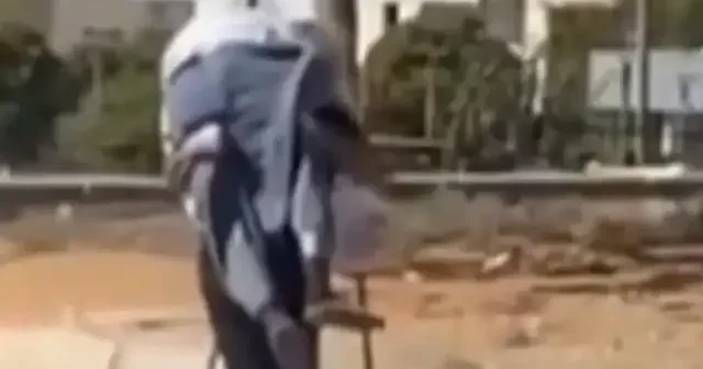 Şanlıurfa’da güvenlik görevlisinden örnek davranış: Yaşlı adamı omzunda taşıyarak yolun karşısına geçirdi VİDEO İZLE