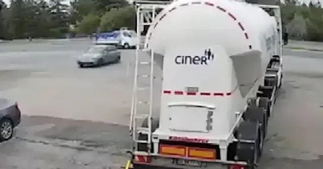 Ankara’da otomobil tankere çarptı VİDEO İZLE