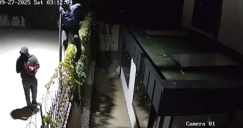 Bir gün önce eşya taşıdığı villadaki kasayı çaldı, kolundaki saatten yakalandı: 3 tutuklama