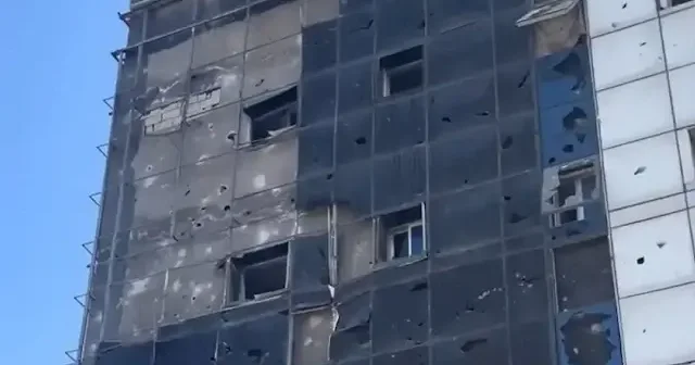 İsrail Gazze de aktif hizmet veren El Helou Hastanesi ne top atışlarıyla saldırdı VİDEO İZLE