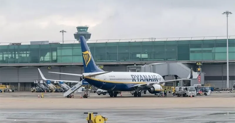 Biri pasaportunu yedi biri klozete atmaya çalıştı!