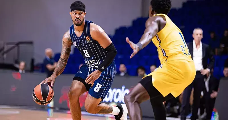 Anadolu Efes Maccabi Tel Aviv: 85 78