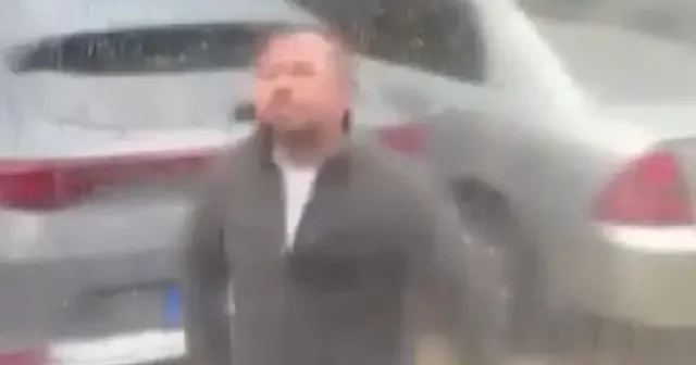 Otobüs şoförü yolculara küsüp bütün yolcuları indirmeye çalıştı: Aracı boşaltın VİDEO İZLE