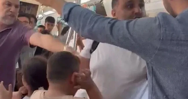 Marmaray da çocuklarının yanında babaya yumruk atmıştı! Mahkeme, sanık için kararını verdi