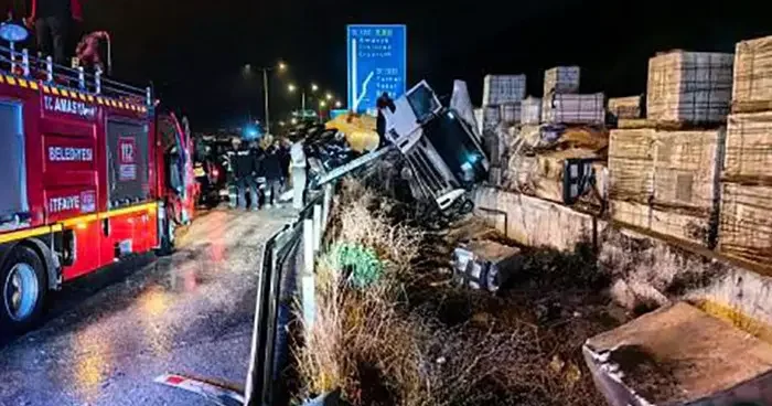 Amasya’da feci kaza! Tanker devrildi