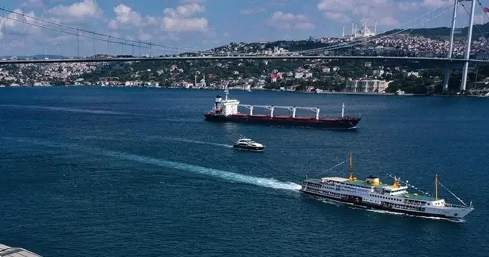 Son dakika İstanbul Boğazı ndan geçerken arızalandı! Gemi trafiği için son durumu bakanlık açıkladı