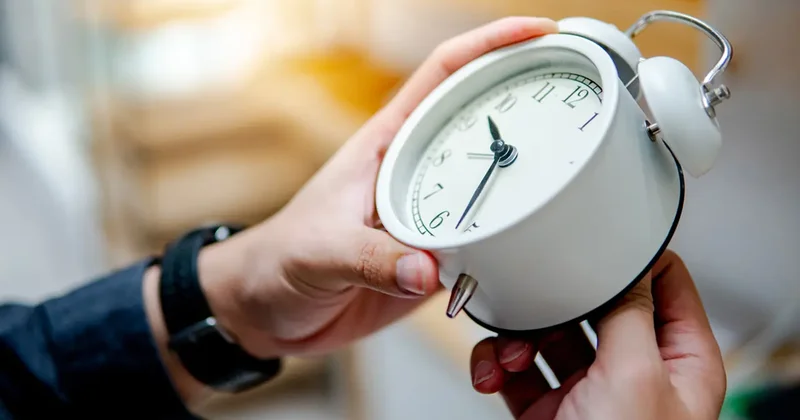 2025 te Türkiye de saatler 1 saat geri alınacak mı? 9 yıldır yapılmıyordu!