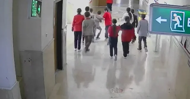 Öğretmen, boğazına mandalina kaçan öğrenciyi heimlich yöntemiyle kurtardı Sivas Haberleri