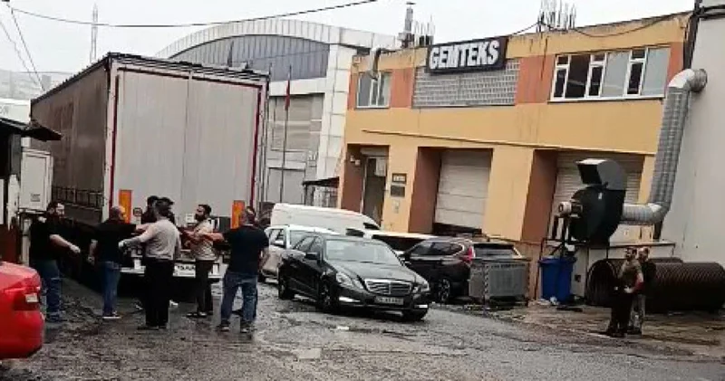 Hamallarla iş yeri sahipleri tekme tokat birbirine girdi