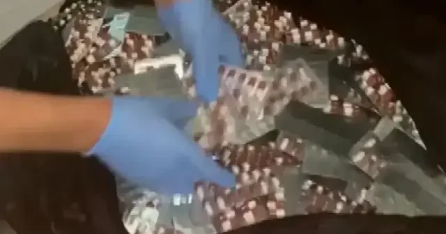 Samsun da bir depoda 20 bin 96 sentetik ecza hapı ele geçirildi VİDEO İZLE