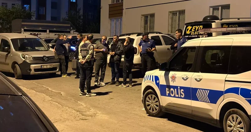 Küçük çocuk üvey babasını kalbinden bıçakladı