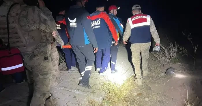 Tunceli’de kayalıklardan düşen kadın kurtarıldı
