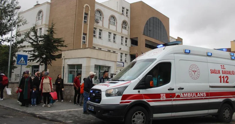 Yangın ziline basınca okulda izdiham çıktı: 15 öğrenci yaralı