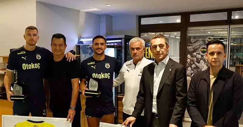 Edin Dzeko ve Dusan Tadic e teşekkür plaketi verildi