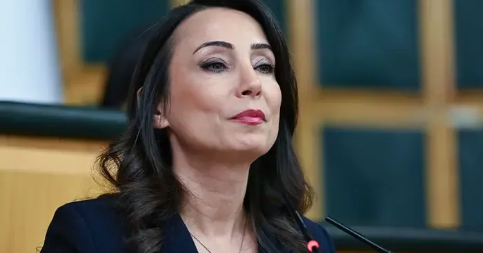 CHP li belediye başkanlarının gözaltına alınmasına DEM Parti den ilk tepki: ‘Siyasi operasyonlardan vazgeçilmelidir’