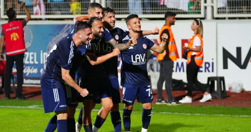 Trendyol 1. Lig e yükselecek son takım yarın belli olacak Futbol Haberleri