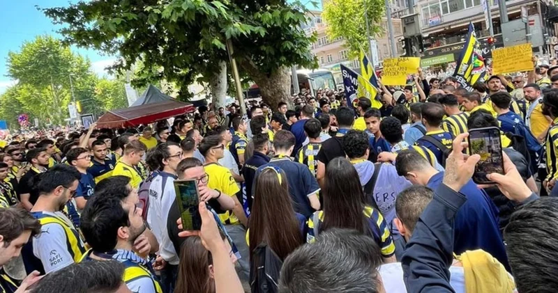 Fenerbahçe taraftarları, istifa yürüyüşü düzenledi Fenerbahçe Haberleri