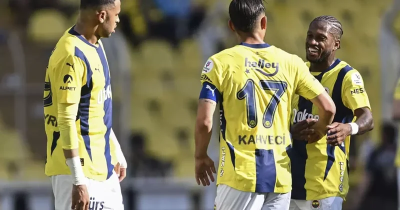 Fenerbahçeli taraftarlar maç sonunda İrfan Can Kahveci yi ayakta alkışladı