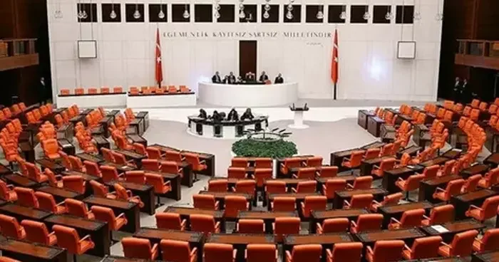 Adalet Komisyonu’nda gerginlik: Neden üstünüze alınıyorsunuz?