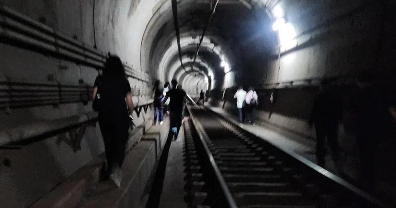 Seul metrosunda kundaklama girişimi: Yolcular tahliye edildi