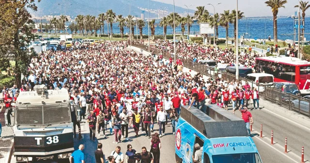 İzmir de işçi sokağa döküldü Yerel Gündem Haberleri