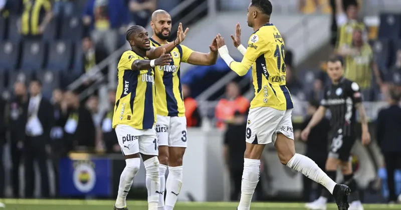 Tepkilerin altında kariyer rekorunu kırdı!