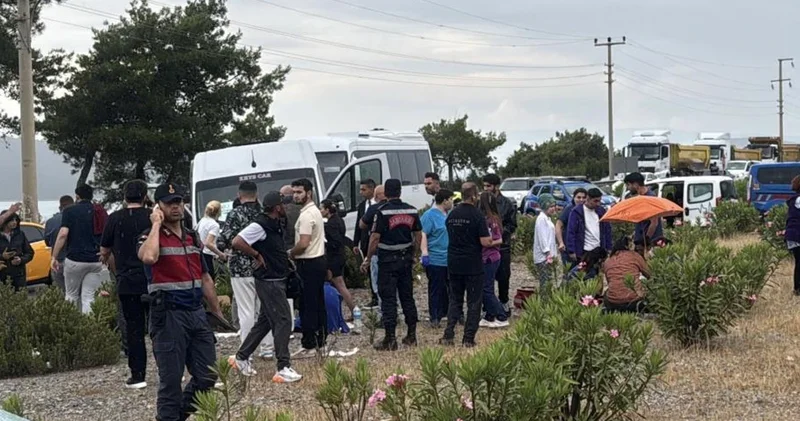 Bodrum da can pazarı: Minibüsle otomobil çarpıştı!