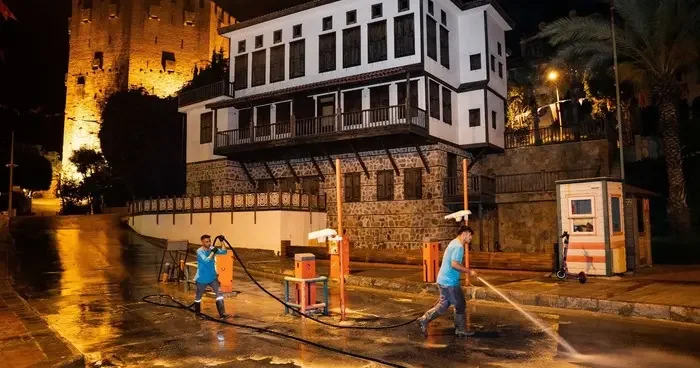 Alanya da bayram öncesi kapsamlı temizlik seferberliği