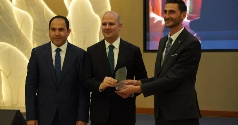 AK Parti Genel Başkan Yardımcısı Ömer İleri ye yılın milletvekili ödülü