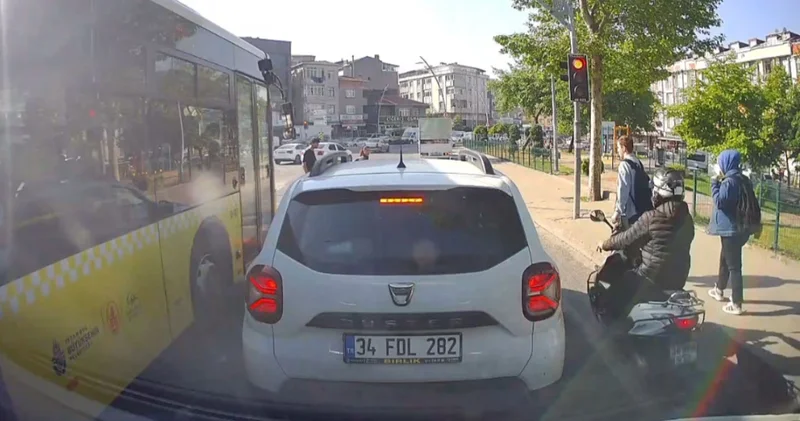 Sultangazi de kırmızı ışıkta geçmeye çalışan motosikletli öğrenciye çarptı