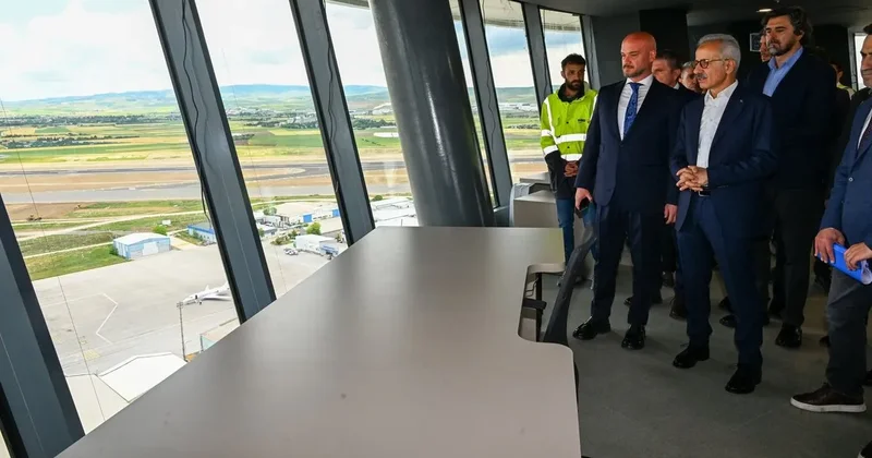 Bakan Uraloğlu, yeni hava trafik kontrol kulesindeki çalışmaları yerinde inceledi