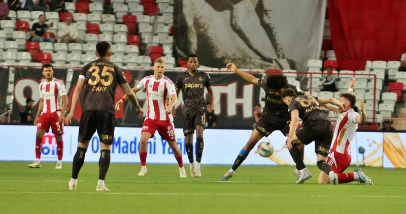 Trabzonspor, Antalyaspor deplasmanında iki golle kazandı