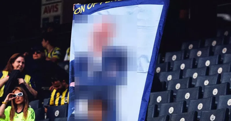 Kadıköy de istifa sesleri! Açılan o pankart kaldırıldı