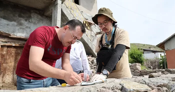 Ölümcül kenelerle ilgili bilimsel saha çalışması: Türk ve Japon bilim adamları keneleri toplama çalışması başlattı!