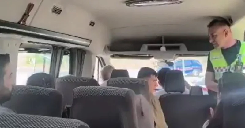 Hakkari de yolcu kılığında seyahat eden jandarma sürücüyü af etmedi