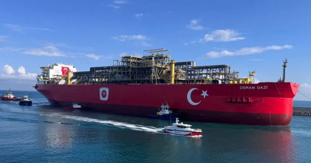 Karadeniz gazı için dev adım: Türkiye’nin ilk yüzer üretim tesisi Osman Gazi Filyos’a ulaştı VİDEO İZLE