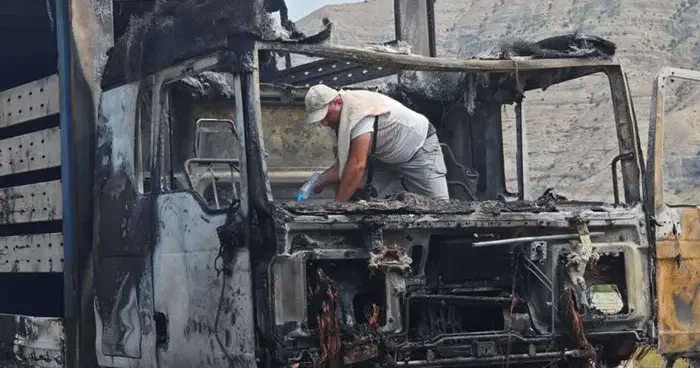 Erzurum Artvin yolunda tır alev alev yandı