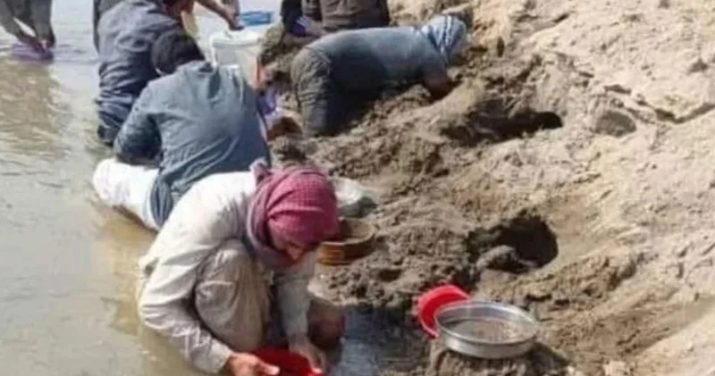 Rakka’da piriti altın sanan köylüler, zengin olma hayaliyle Fırat ın kıyısına akın etti